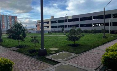 Apartamento en venta con parqueadero propio y ascensor en Azul Celeste Ciudadela la prosperidad Madrid 3 hab 2 baños sala-comedor y cocina