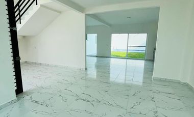 CASA NUEVA, CON ALBERCA, A 5 MIN. DE PLAZA ATRIOS, CUAUTLA, MOR