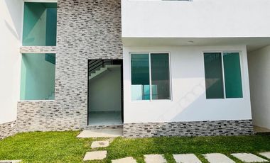 CASA NUEVA, CON ALBERCA, A 5 MIN. DE PLAZA ATRIOS, CUAUTLA, MOR