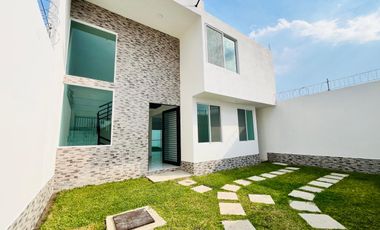 CASA NUEVA, CON ALBERCA, A 5 MIN. DE PLAZA ATRIOS, CUAUTLA, MOR
