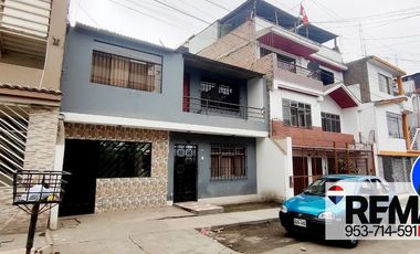 SE VENDE CASA COMO TERRENO EN SAN JUAN DE MIRAFLORES