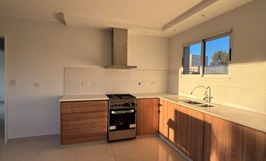 MODERNA CASA EN VILLA ARCADIA A ESTRENAR