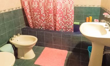 Villa Udaondo - Venta - Amplio Lote C/ 2 Departamentos