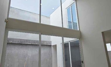 Casa en venta con recámara en planta baja Residencial Puerta de hierro zona sur pte de la ciudad