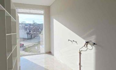 Casa en venta con recámara en planta baja Residencial Puerta de hierro zona sur pte de la ciudad