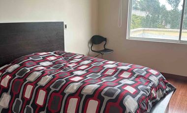 Venta amplia casa con 5 dormitorios y piscina en Cumbaya