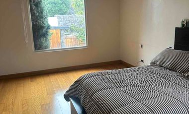 Venta amplia casa con 5 dormitorios y piscina en Cumbaya