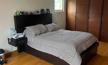 Venta amplia casa con 5 dormitorios y piscina en Cumbaya