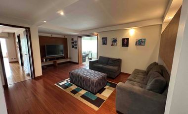 Venta amplia casa con 5 dormitorios y piscina en Cumbaya