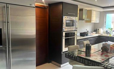 Venta amplia casa con 5 dormitorios y piscina en Cumbaya