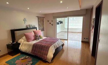 Venta amplia casa con 5 dormitorios y piscina en Cumbaya
