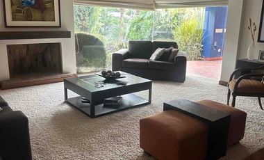 Venta amplia casa con 5 dormitorios y piscina en Cumbaya