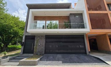 Casa en venta cerca del blvd Laguitos zona sur pte dentro de privada