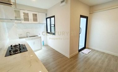 Urgent Sale! Modern Townhouse in Inthamara-Sutthisan, Near MRT No.50-TH-68018