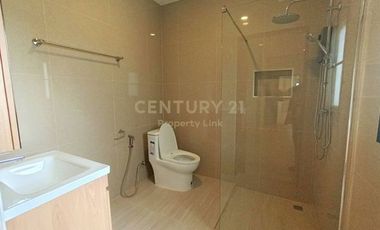 Urgent Sale! Modern Townhouse in Inthamara-Sutthisan, Near MRT No.50-TH-68018