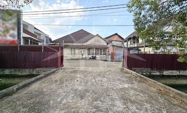Disewa Rumah Plus Tanah Strategis Jalan Utama Jendral Urip Pontianak