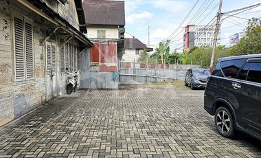 Disewa Rumah Plus Tanah Strategis Jalan Utama Jendral Urip Pontianak