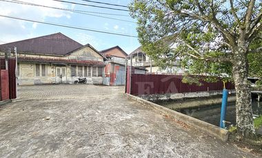 Disewa Rumah Plus Tanah Strategis Jalan Utama Jendral Urip Pontianak