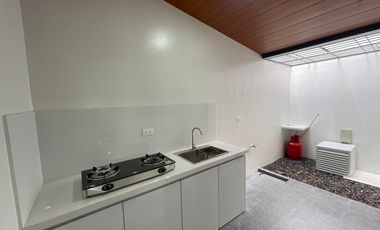 FOR SALE NEWLY BUILT FURNISHED TOWNHOUSE UNITS IN PAMPANGA NEAR VISTA MALL OR WALTERMART