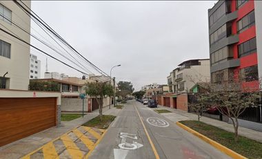 SAN BORJA VENTA DE CASA COMO TERRENO 450 m2  EN ESQUINA - 2 FRENTES