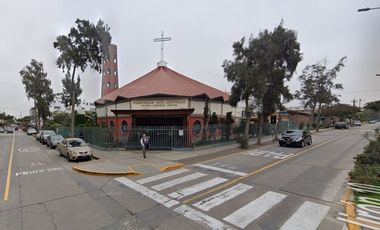 SAN BORJA VENTA DE CASA COMO TERRENO 450 m2  EN ESQUINA - 2 FRENTES