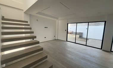 Casa en Venta con Estilo y Espacio – Vive en la Av. 5 de Junio