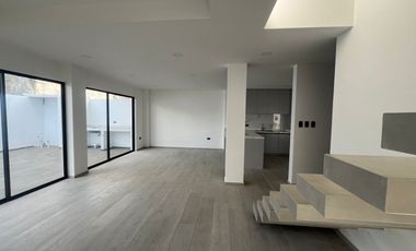 Casa en Venta con Estilo y Espacio – Vive en la Av. 5 de Junio