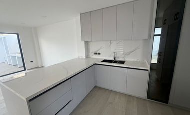 Casa en Venta con Estilo y Espacio – Vive en la Av. 5 de Junio