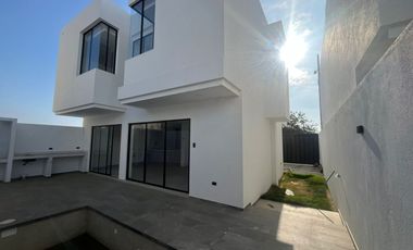 Casa en Venta con Estilo y Espacio – Vive en la Av. 5 de Junio