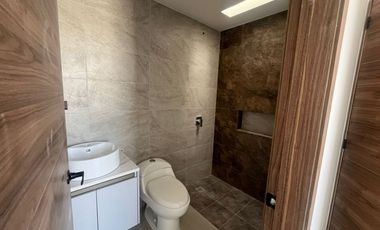 Casa en Venta con Estilo y Espacio – Vive en la Av. 5 de Junio