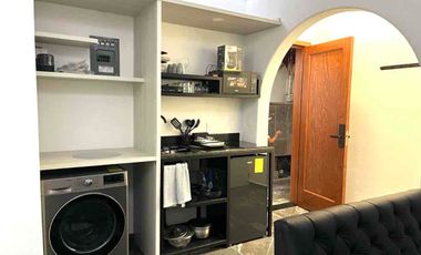 Suite con baño privado barra de cocina y lavadora