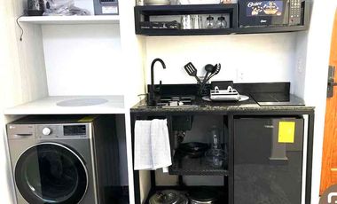 Suite con baño privado barra de cocina y lavadora