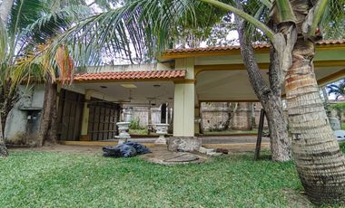 En Venta Amplio Terreno con Casa