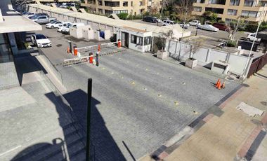 VENDO ESTACIONAMIENTO EN  LAS CON DES.