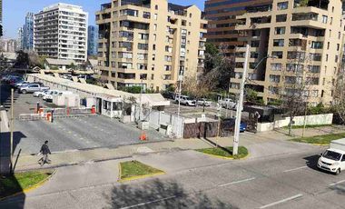 VENDO ESTACIONAMIENTO EN  LAS CON DES.