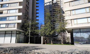 VENDO ESTACIONAMIENTO EN  LAS CON DES.