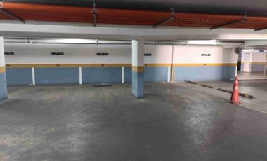 VENDO ESTACIONAMIENTO EN  LAS CON DES.