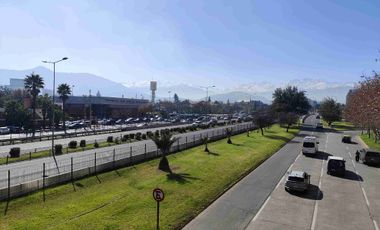 VENDO ESTACIONAMIENTO EN  LAS CON DES.