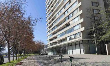 VENDO ESTACIONAMIENTO EN  LAS CON DES.