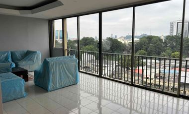 vendo muy amplio y funcional departamento de 3 dormitorios