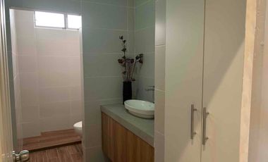 vendo muy amplio y funcional departamento de 3 dormitorios