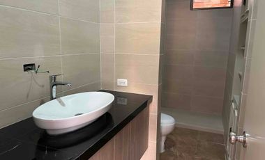 vendo muy amplio y funcional departamento de 3 dormitorios