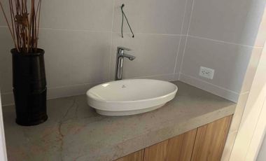 vendo muy amplio y funcional departamento de 3 dormitorios