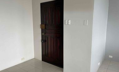 vendo muy amplio y funcional departamento de 3 dormitorios