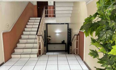 vendo muy amplio y funcional departamento de 3 dormitorios