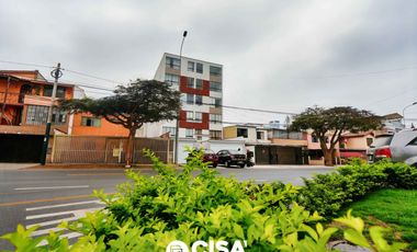 Alquiler de Departamento Amoblado Frente a Parque en Santiago de Surco – Cerca a Estación del Metro