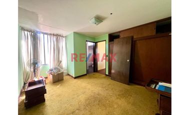 🏡 Venta De Amplia Casa Esquinera En San Borja – Para Remodelar O Construir