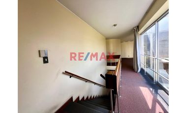 🏡 Venta De Amplia Casa Esquinera En San Borja – Para Remodelar O Construir