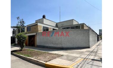 🏡 Venta De Amplia Casa Esquinera En San Borja – Para Remodelar O Construir