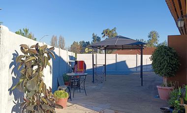 Amplio hogar en sector residencian en la comuna de Padre Hurtado